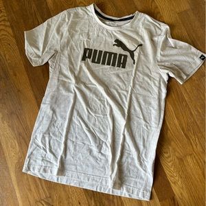 Puma T-shirt - Off white with olive color logo - size Small men’s